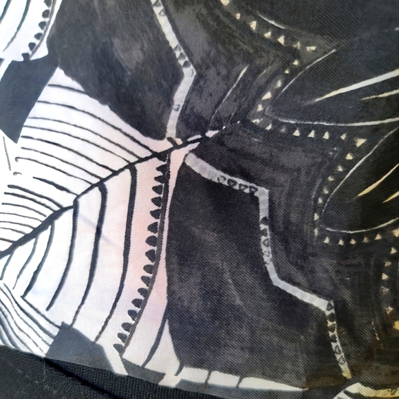 White House Black Market Women's Silk Chain Link Halter Top Size 4 - Picture 8 of 10